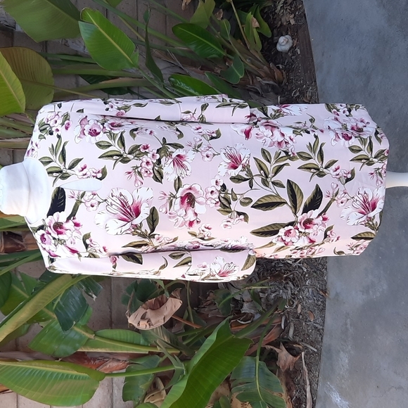 White House Black Market Dresses & Skirts - White House Black Market pink floral dress size 4